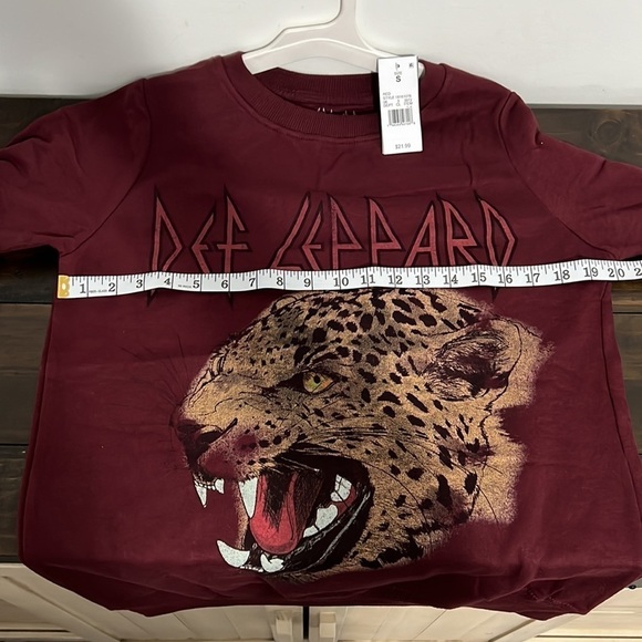 DEF Leppard Ladies Size Small Sweatshirt Nwt - Picture 7 of 7